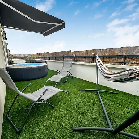 Jacuzzi & Terrasse Vue Paris - Billard - Parking דירה