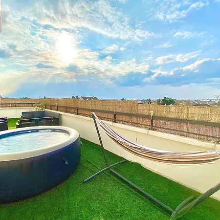 Jacuzzi & Terrasse Vue Paris - Billard - Parking *