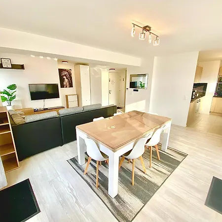 Apartment Le Prestige Terrasse-cocon Familial Cosy, Billard & Jacuzzi Avec Vue Sur Paris Le Blanc-Mesnil