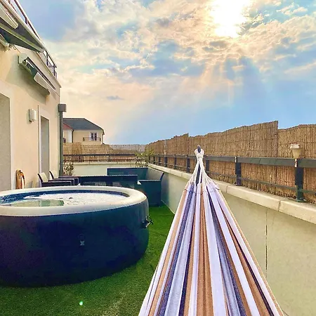 Le Prestige Terrasse-cocon Familial Cosy, Billard & Jacuzzi Avec Vue Sur Paris Le Blanc-Mesnil