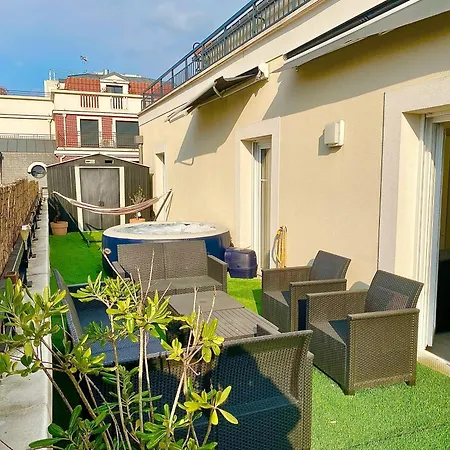 Jacuzzi & Terrasse Vue Paris - Billard - Parking