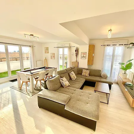 Le Prestige Terrasse-cocon Familial Cosy, Billard & Jacuzzi Avec Vue Sur Paris Le Blanc-Mesnil