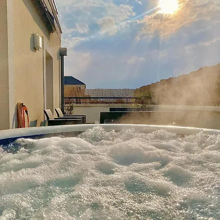 Le Prestige Terrasse-cocon Familial Cosy, Billard & Jacuzzi Avec Vue Sur Paris * Le Blanc-Mesnil