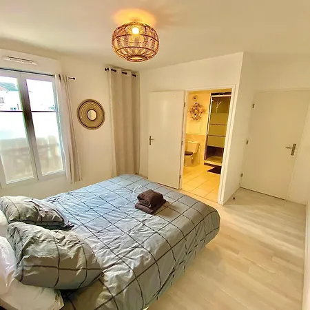 Apartment Le Prestige Terrasse-cocon Familial Cosy, Billard & Jacuzzi Avec Vue Sur Paris Le Blanc-Mesnil
