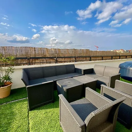 Le Prestige Terrasse-cocon Familial Cosy, Billard & Jacuzzi Avec Vue Sur Paris Le Blanc-Mesnil