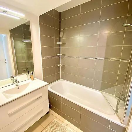 Jacuzzi & Terrasse Vue Paris - Billard - Parking דירה