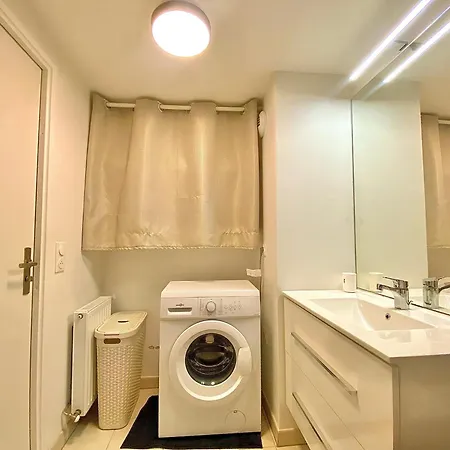 Apartment Le Prestige Terrasse-cocon Familial Cosy, Billard & Jacuzzi Avec Vue Sur Paris Le Blanc-Mesnil