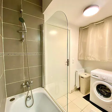Jacuzzi & Terrasse Vue Paris - Billard - Parking